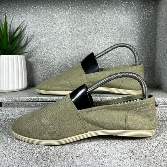 SODA Green Canvas Flats Slip On Shoes Size 7 Boho Hippie - Picture 1 of 6